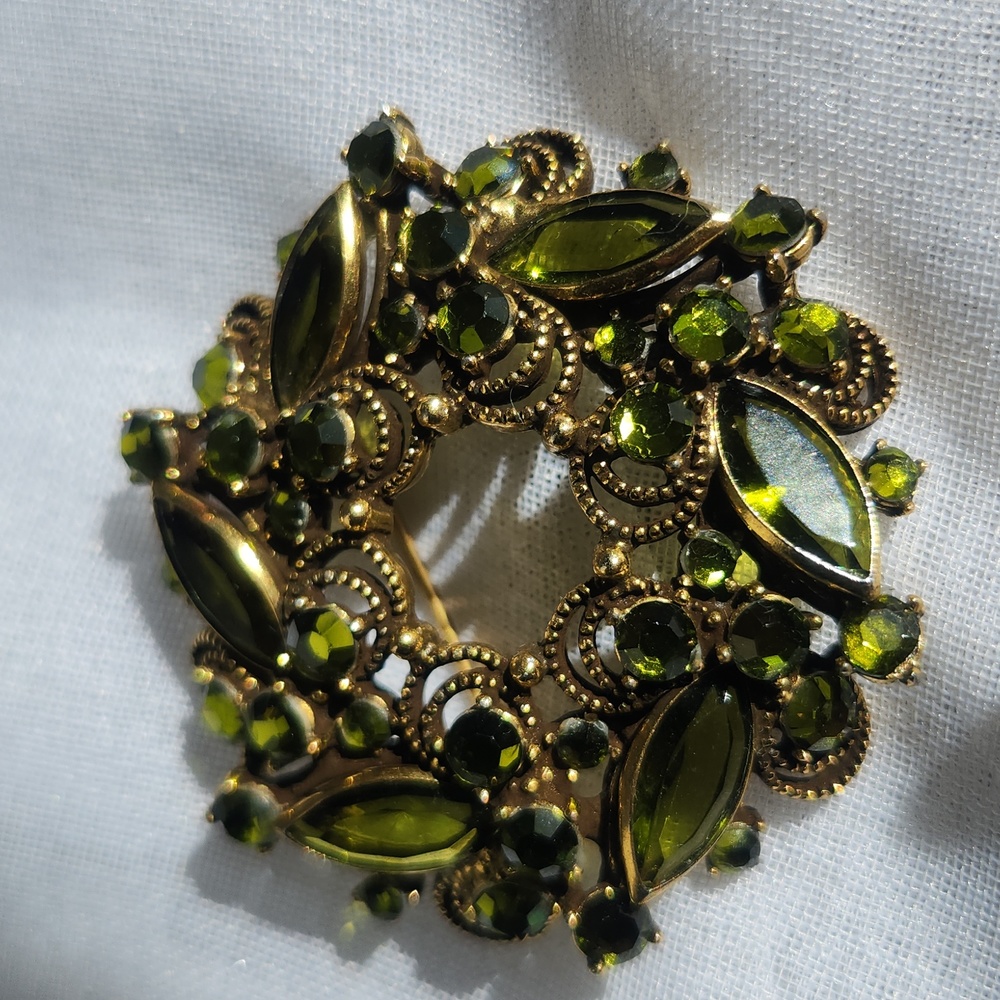 Vintage Weiss Rhinestone Brooch dark green